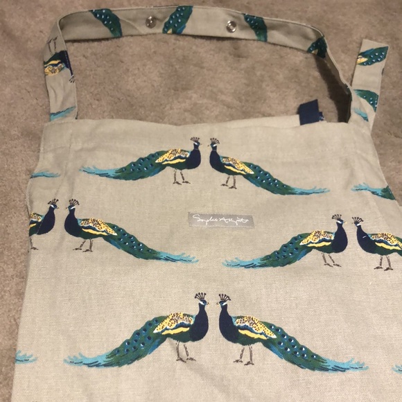 Gourmet chef apron decorated with beautiful peacocks with matching dish towel. - Picture 1 of 6